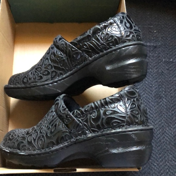 Meet your Posher, Carlos - Picture 1 of 5